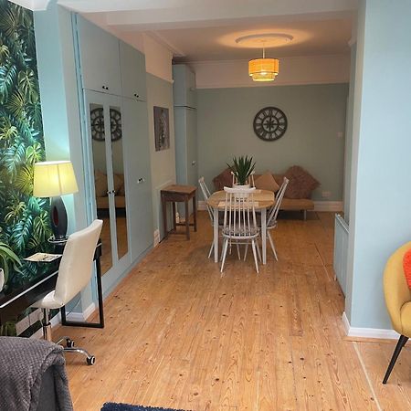 Right By Leigh Broadway Private Garden Large Ground Fl Apt Southend-on-Sea Exteriör bild