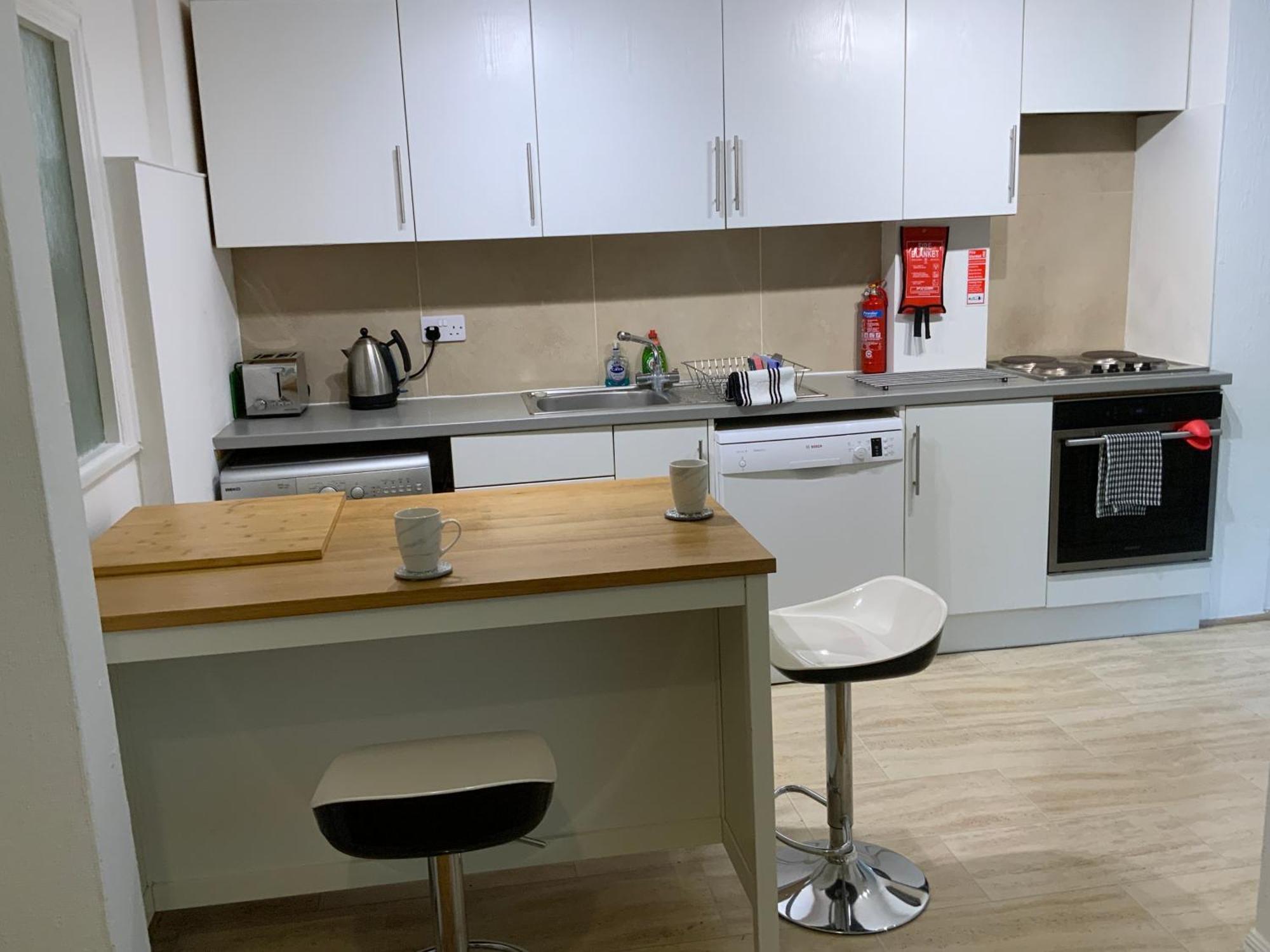Right By Leigh Broadway Private Garden Large Ground Fl Apt Southend-on-Sea Exteriör bild