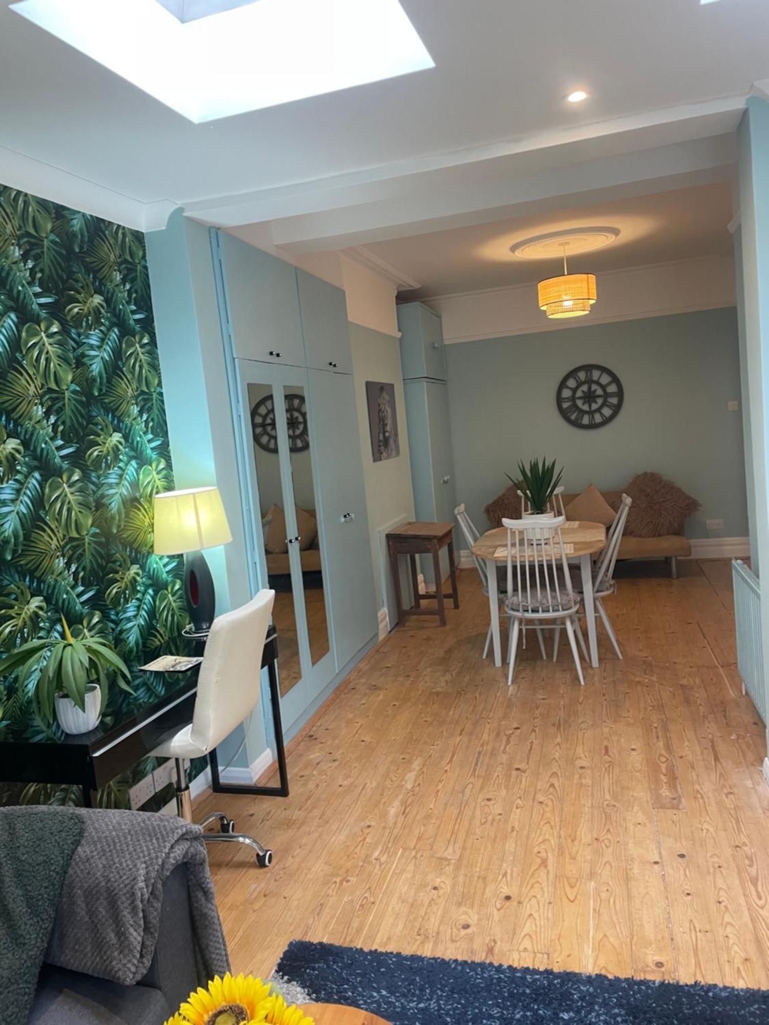 Right By Leigh Broadway Private Garden Large Ground Fl Apt Southend-on-Sea Exteriör bild